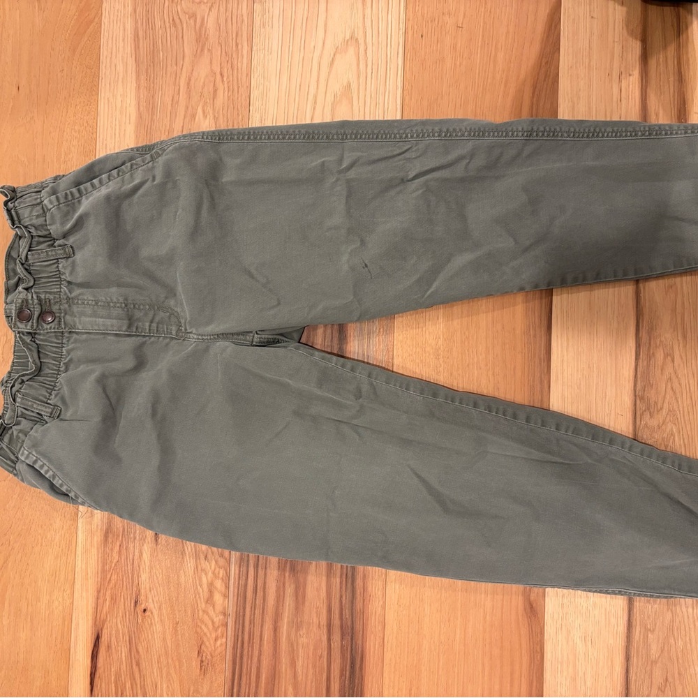 Cropped Light Green Pants